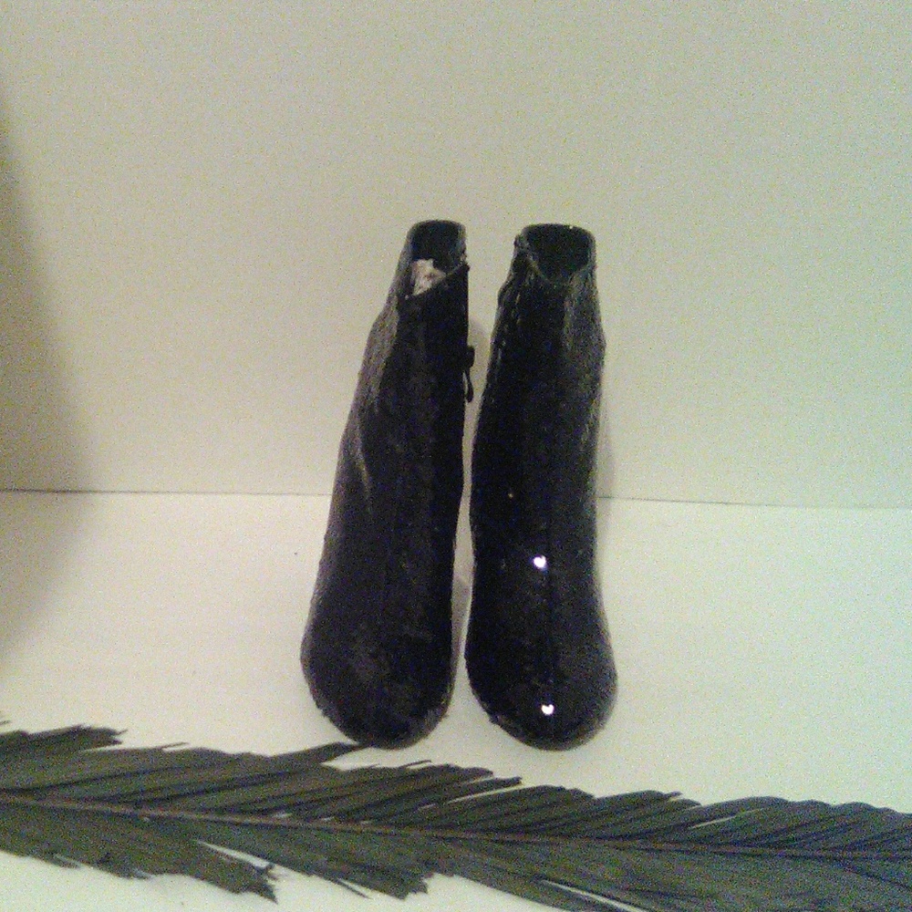Women Boots - Picture 3 of 3